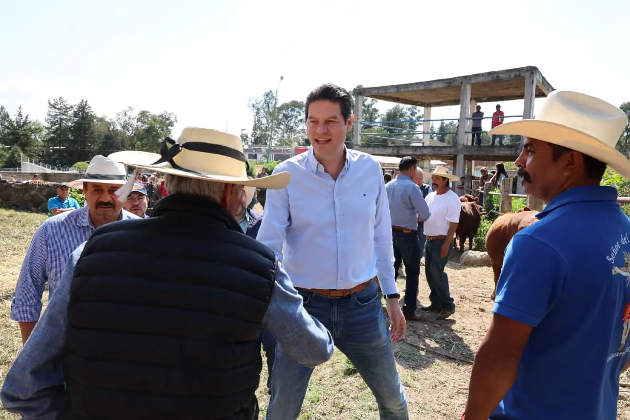 Expresa Alfonso Martínez su solidaridad a productores del área rural