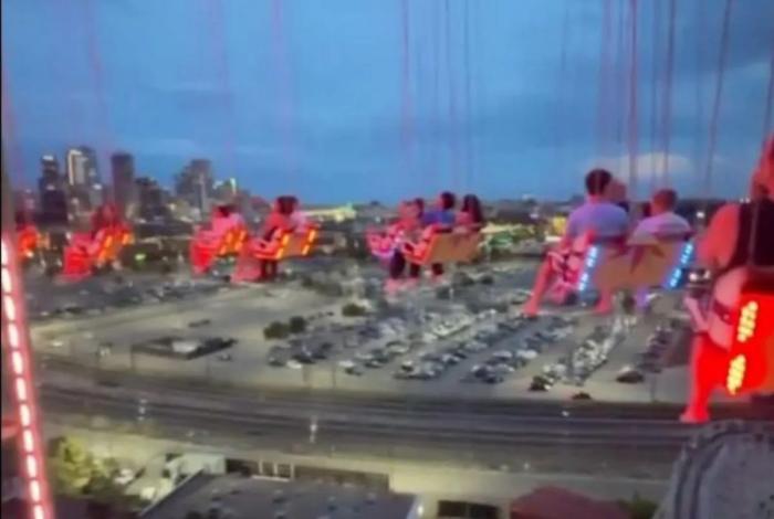 Falla en juego mecánico de Denver deja a ocupantes suspendidos