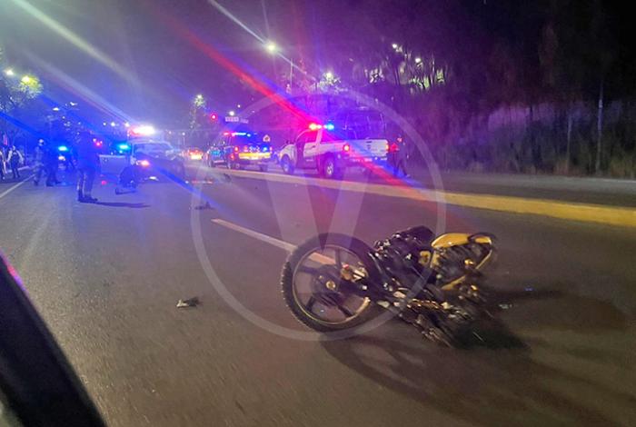 Fallece motociclista en choque contra auto sobre el libramiento de Morelia, en el cruce con la Juárez