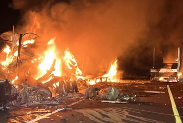 Fallecen dos calcinados tras choque en la Siglo XXI