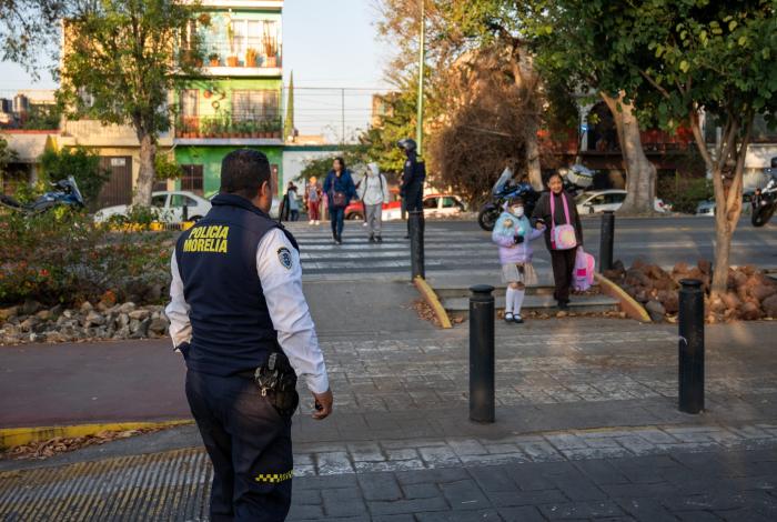 Falsas, alertas de hechos de inseguridad en escuelas: Bedolla
