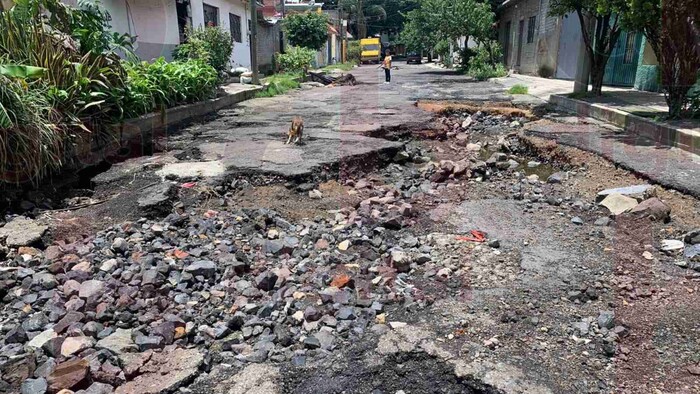 Falta de mantenimiento y las fuertes lluvias crean socavones en la Eduardo Ruiz