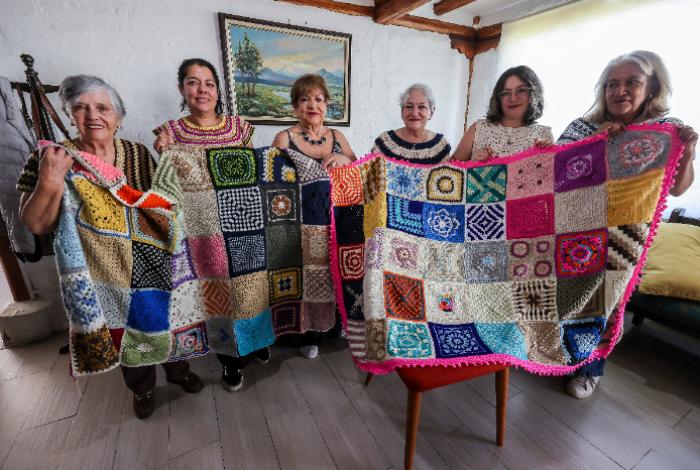 Familia Chauvin: 13 mujeres unidas para tejer esperanza sin fronteras
