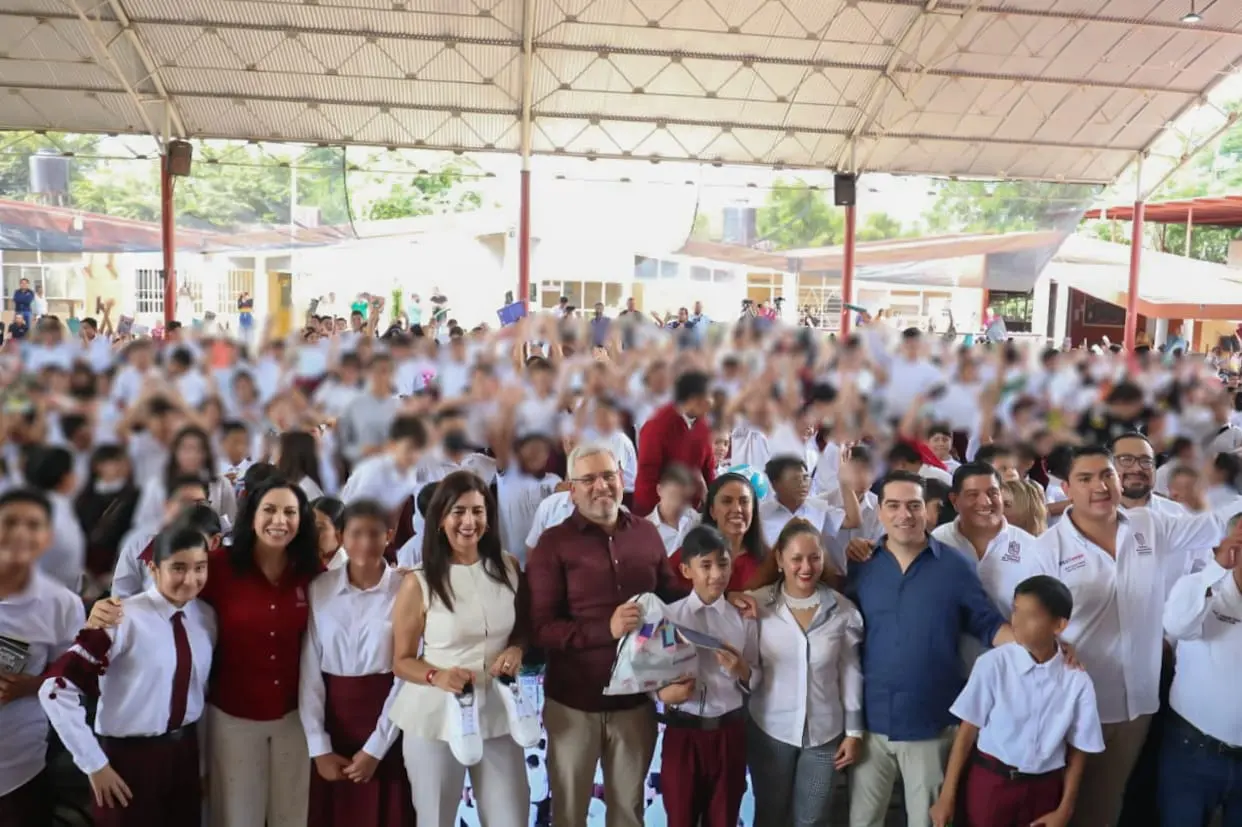 Fanny Arreola refrenda compromiso con la educación con el programa “Jalo a estudiar”