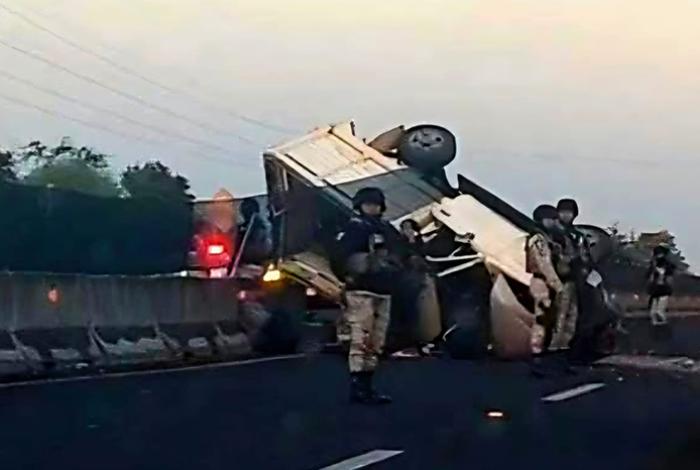 Fatal accidente en carretera Apatzingán-Cuatro Caminos deja un muerto y tres heridos