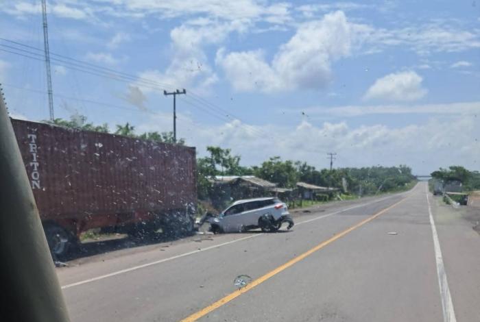 Fatal accidente en la Siglo XXI, muere conductor tras chocar contra tráiler