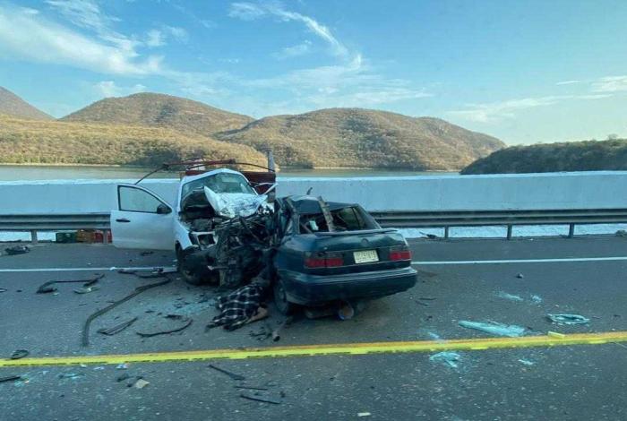 Fatal choque de frente en la autopista Siglo XXI; hay un muerto y tres lesionados