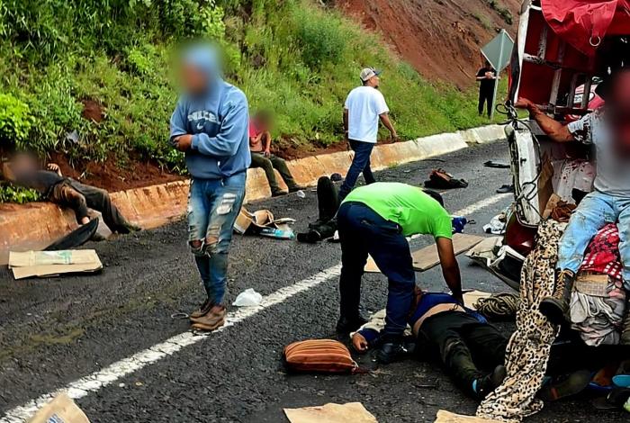 Fatal choque vehicular en la Siglo XXI deja un muerto y siete heridos
