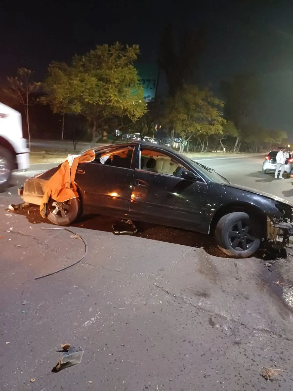 Fatal volcadura en el Paseo de la República deja un joven sin vida