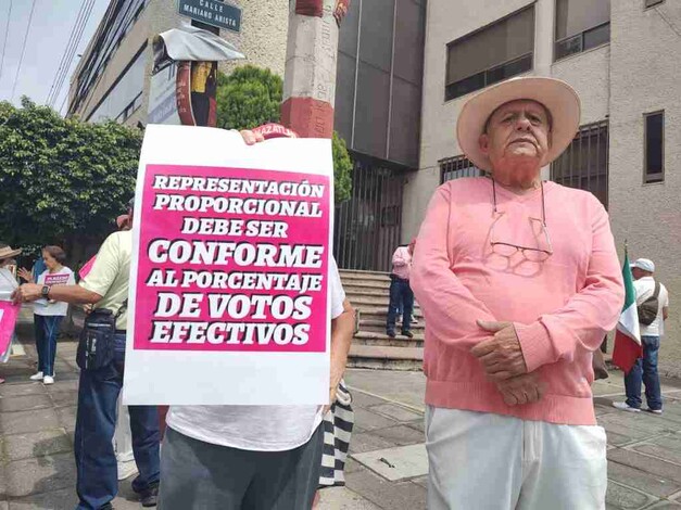 FCN y Marea Rosa se manifiesta contra presunta sobrerrepresentación en Congreso