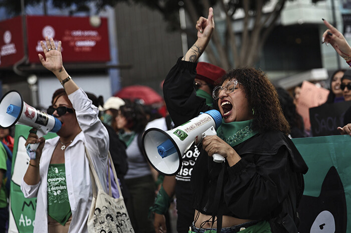 Feministas protestan por la despenalización total del aborto en el país