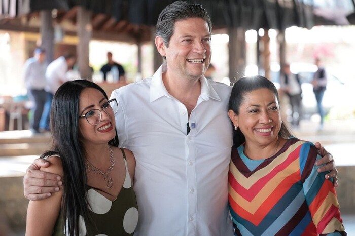 Festeja Alfonso Martínez a madres del SLyT