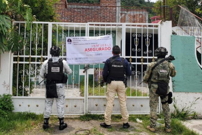 FGE asegura tres vehículos con reporte de robo en Álvaro Obregón