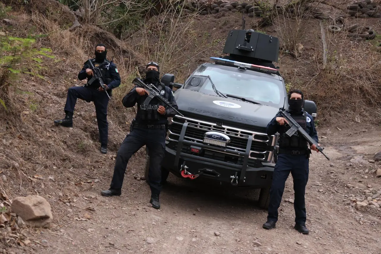 FGE ejecuta 2 cateos en San José de las Cidras; aseguran armas, droga y vehículos