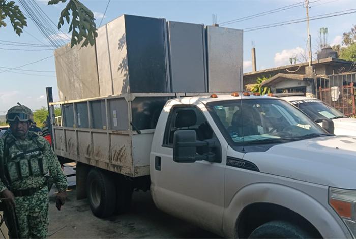 FGE recupera 13 refrigeradores robados a empresa refresquera en Lázaro Cárdenas