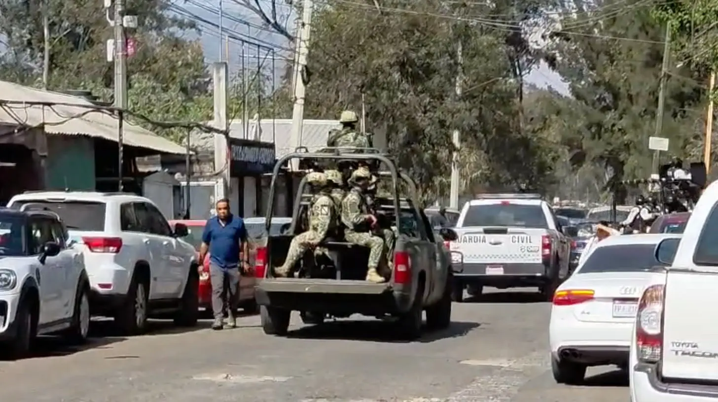 FGE traslada a los 7 escoltas de Carlos Manzo a Morelia