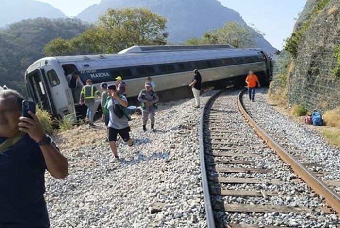 FGR investiga causas del accidente del Tren del Istmo que dejó 13 muertos