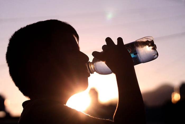 FIFA anuncia pausas de hidratación de 3 minutos en cada periodo de todos los partidos