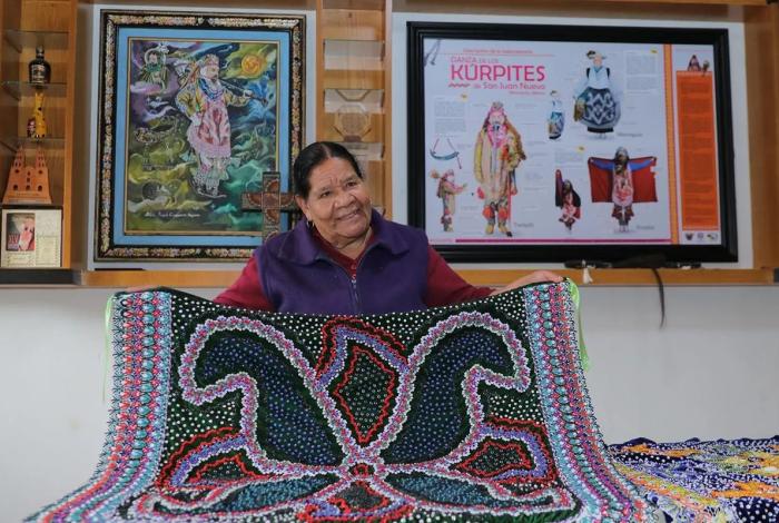 Financiera para el Bienestar brinda créditos sin intereses a artesanas de región Cherán