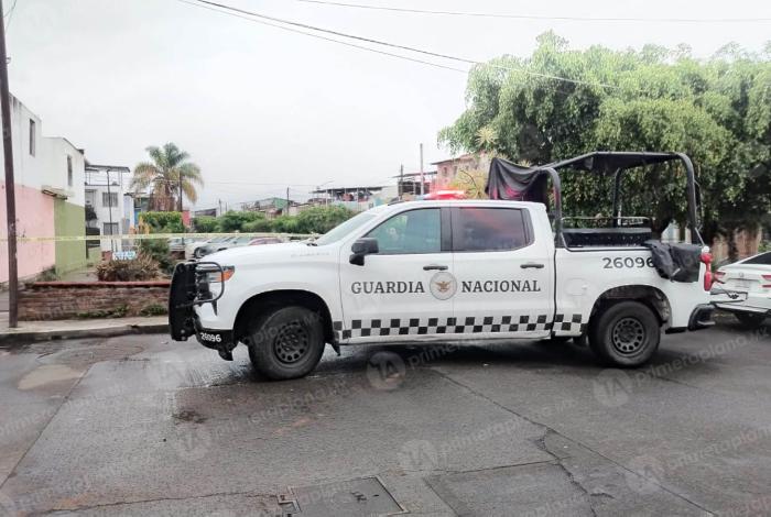 Fingen querer comprar camioneta, m4tan al propietario y huyen con ella, en Uruapan