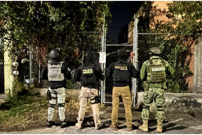 Fiscalía General ejecuta dos cateos en Morelia y detiene a tres personas presuntamente relacionadas con delitos contra la salud