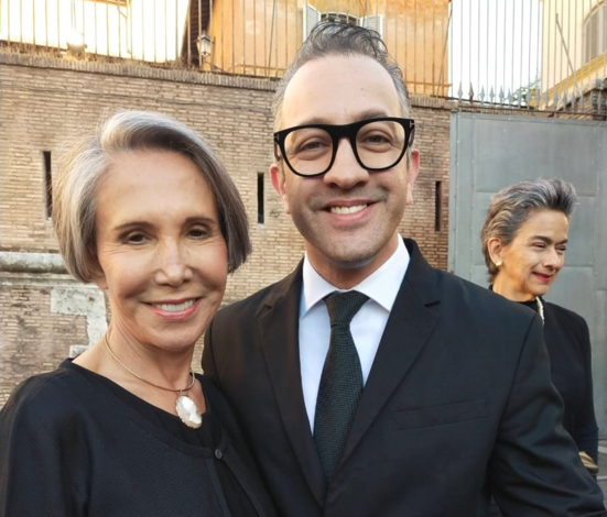 Florinda Meza y Chumel conocen al Papa Francisco