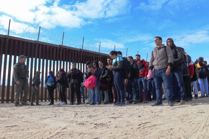 Flujo de migrantes en frontera norte se redujo 76%: De la Fuente