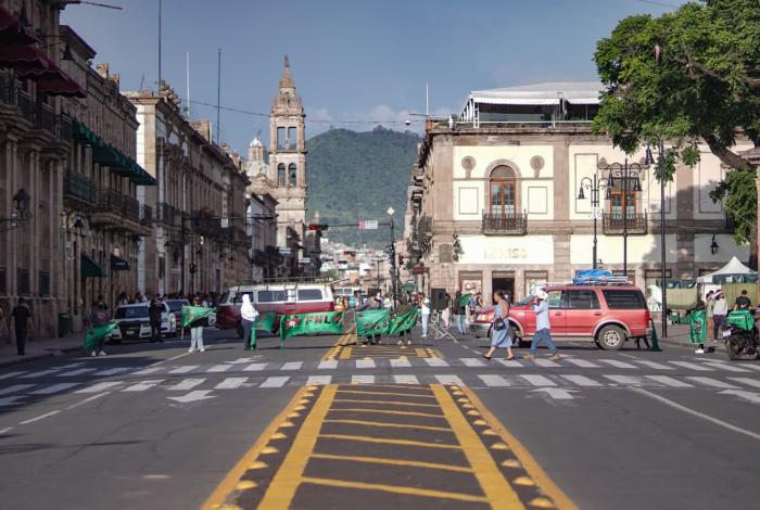 FNLS bloquea la Avenida Madero frente a Palacio de Gobierno