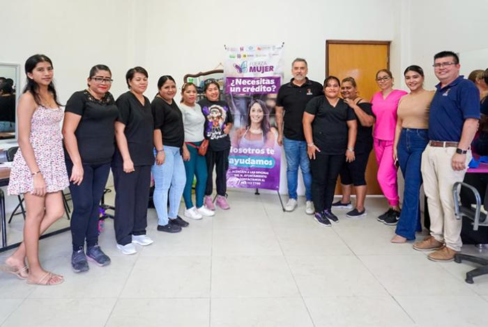 Fomento Económico y Departamento de la Mujer promueven créditos a mujeres en Lázaro Cárdenas