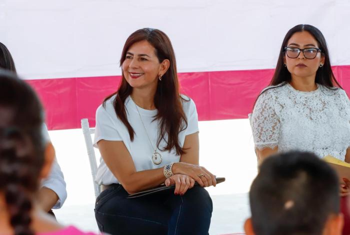Fortalecemos escuelas de Tierra Caliente con materiales e insumos: Gabriela Molina