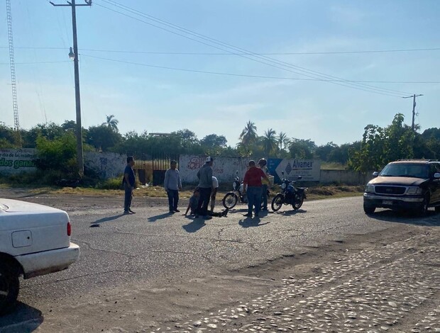 #Foto | Accidente de moto deja a un joven malherido en Apatzingán