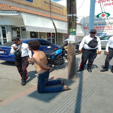 #Foto | Capturan a “El Güero” presunto ladrón, en el centro de Apatzingán