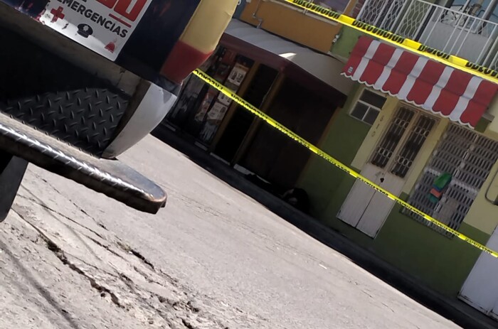 #Foto | Hombre desconocido es asesinado de un balazo en el cuello, en Zamora