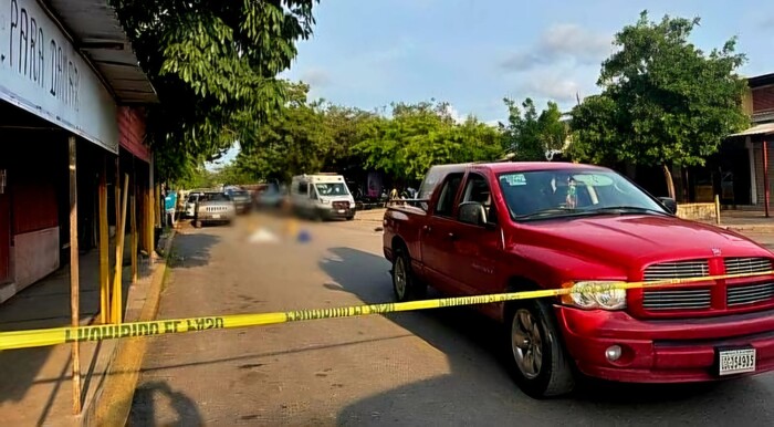 #Foto | Hombre muere tras caer de camioneta en movimiento