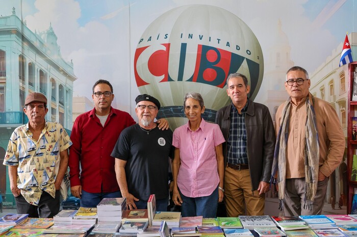 #Foto | Morelia maravilla a delegación cubana participante en la Feria Internacional del Libro y la Lectura