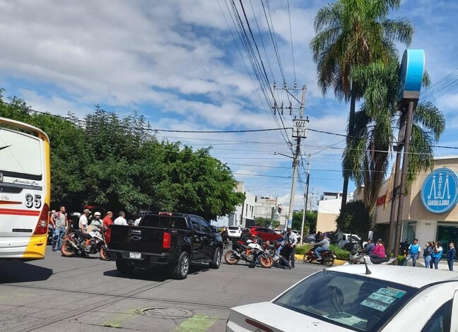 #Foto | Motopatrullero herido al ser chocado por camioneta, en Zamora