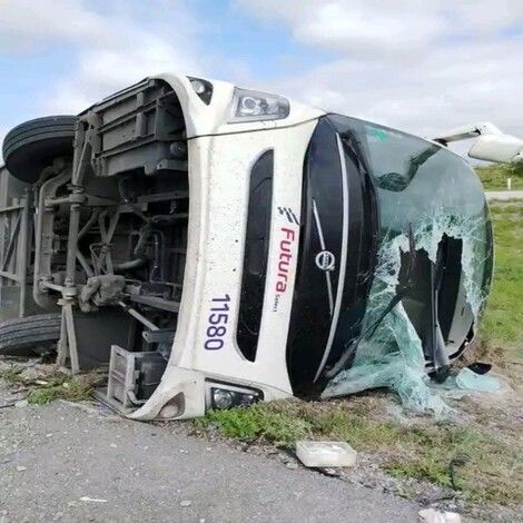 #Foto | Ocho muertos y 20 heridos fue el saldo que dejo la  volcadura de un autobús proveniente de Morelia con rumbo a Monterrey