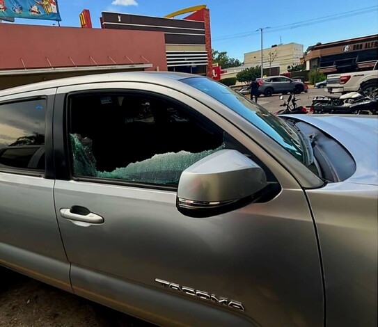 #Foto | Pistolero roba más de medio millón de pesos de una camioneta estacionada