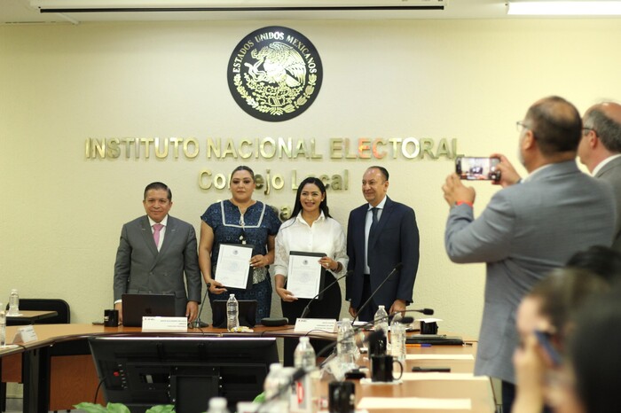 #Foto | Recibe Araceli Saucedo constancia como Senadora Electa