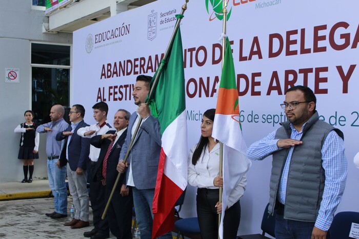 #Fotos | Abanderan a delegación estudiantil del Cecytem que participará en el Festival Nacional de Cultura