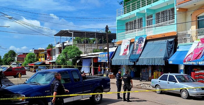 #Fotos | Adolescente es asesinado a tiros frente a tienda de abarrotes, en Apatzingán 