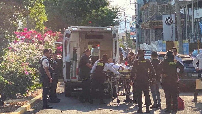 #Fotos | Choque entre camioneta y moto deja un herido en la Av. Acueducto de Morelia