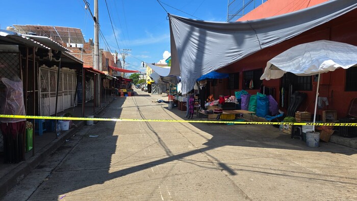 #Fotos | Empleado municipal es ultimado a tiros en el mercadito de Lomas de San Pablo en Jacona