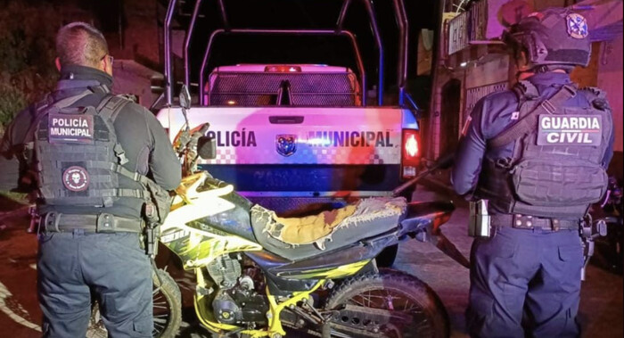 #Fotos | Policías detienen a dos con droga y recuperan dos motos robadas