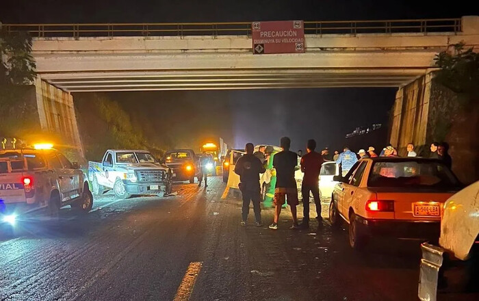 Fuerte accidente en la autopista Siglo XXI deja siete personas lesionadas