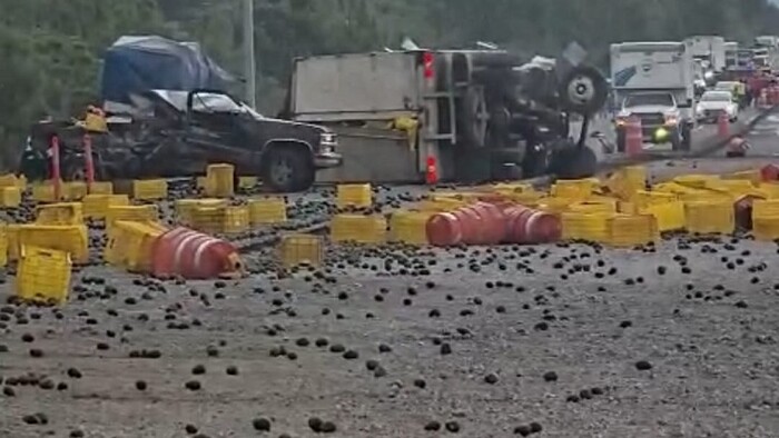 Fuerte carambola en autopista Uruapan-Pátzcuaro deja un muerto y 7 lesionados