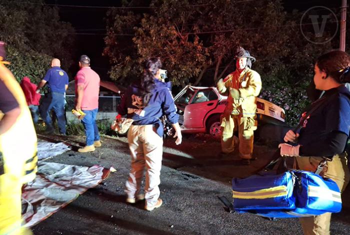 Fuerte choque deja 3 lesionados sobre la carretera libre Uruapan-Lombardía