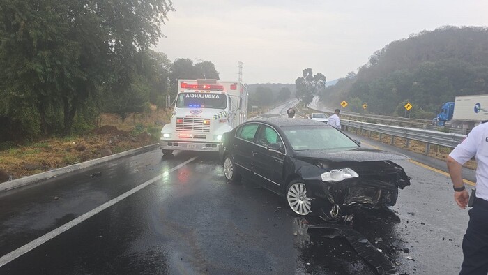 Fuerte choque en la Autopista Siglo XXI deja una mujer lesionada