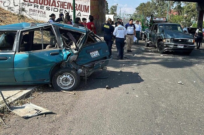 Fuerte choque en Periférico Paseo de la República de Morelia deja tres heridos