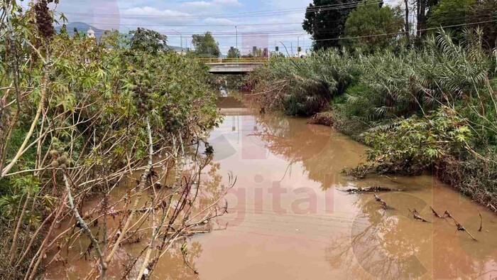 Fuerte lluvia provoca aumento del Río Grande y drenes de Morelia